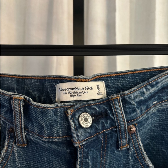 Abercrombie & Fitch High Rise Blue Jeans - Picture 2 of 3